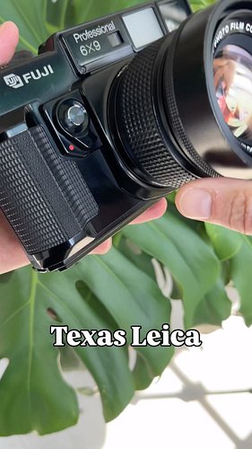 Can you see the difference? One is big, the other isn’t far away, it’s just small.
#japancamerahunter #filmcamera #texasleica