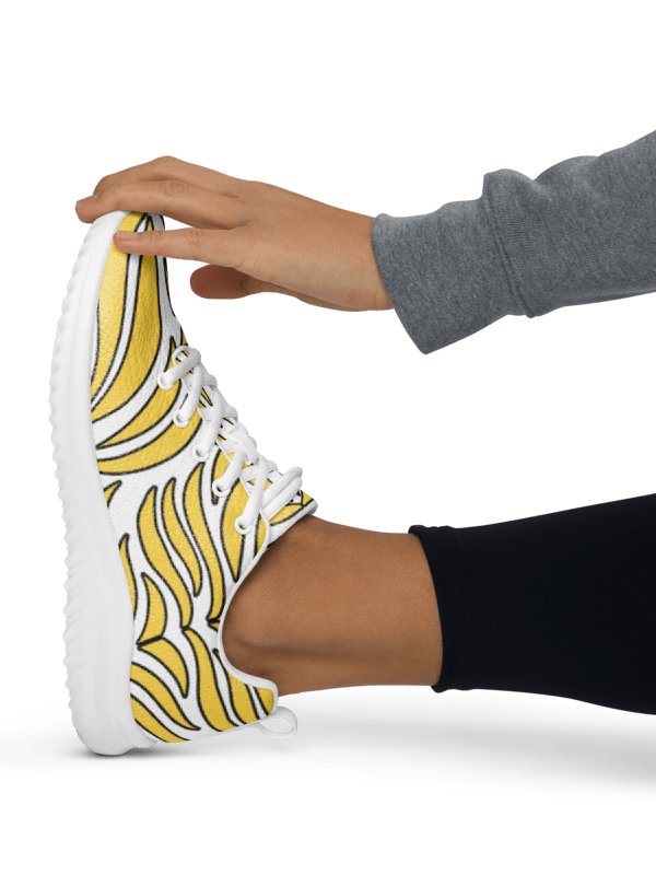 Golden Pulse: Symmetrisches Tribal-Muster Women's Sneakers product image (2)