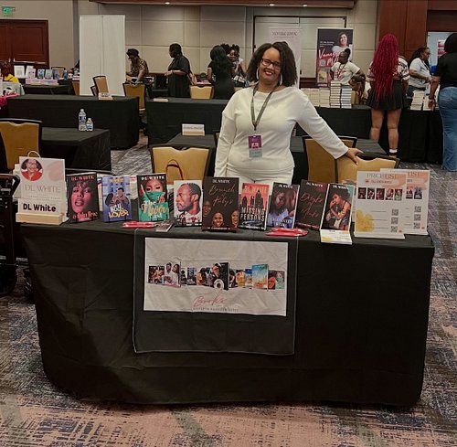 I’m in here! Grand Ballroom signing until 4:50! 👌🏾 #brbf #blackromancebookfest