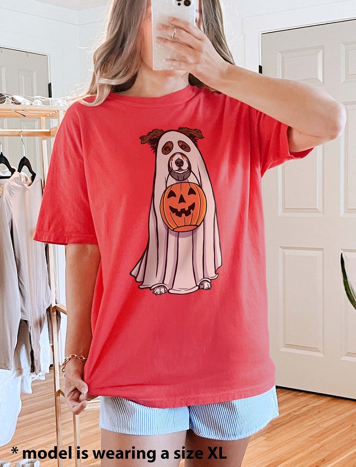 Funny Halloween Australian Shepherd(Red Tricolor)T-Shirt | Funny Aussie Wearing a Ghost Costume and Holding a Pumpkin Basket product image (2)
