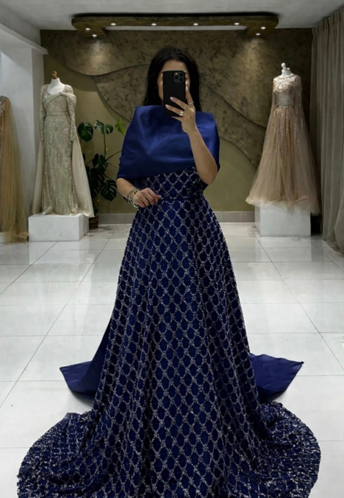 Luxury dress product image (4)