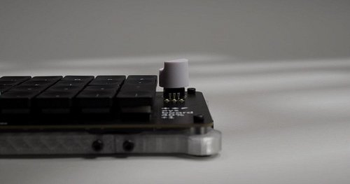 The XYZ comes with custom blank keycaps, a step forward from the ones I had on the NomadE. Sturdier, more consistent.⁠
⁠
I st...