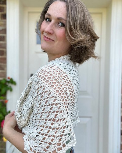 The delicate shawl that looks like a family heirloom 🤍 Comment 'HJC' and I'll send you the details!

https://www.hanjancroche...