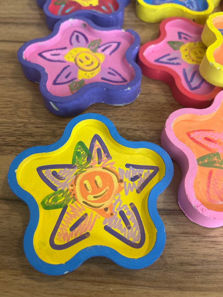 Handmade upcycled smiley face flower trays product image (2)