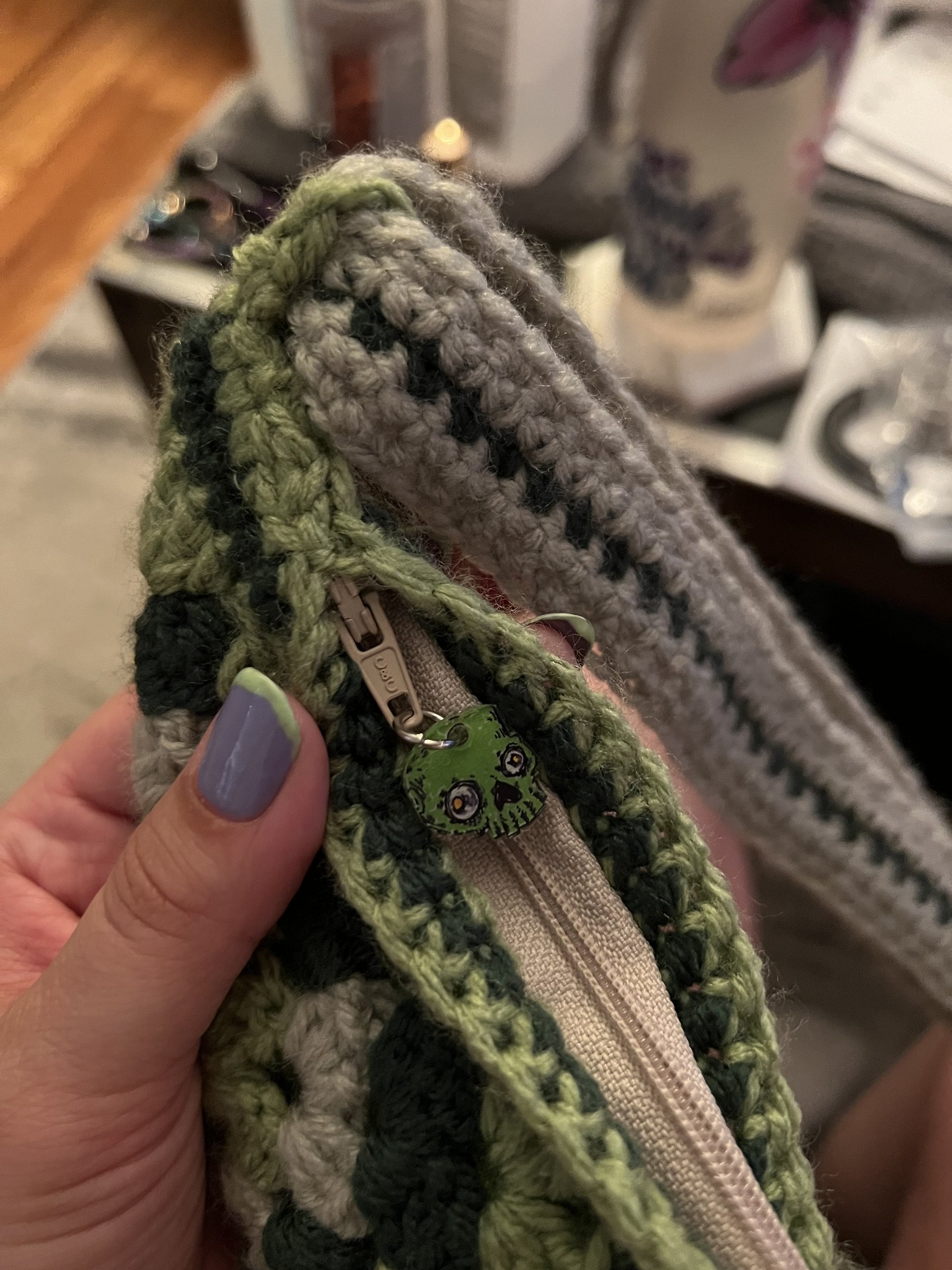 skull crossbody bag product image (3)