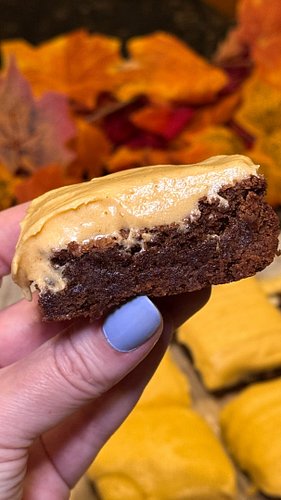 Three words: 🎃Pumpkin Frosted Brownies🎃

There’s just something about chocolate and pumpkin. 😍 Truly one of my FAVORITE flavo...