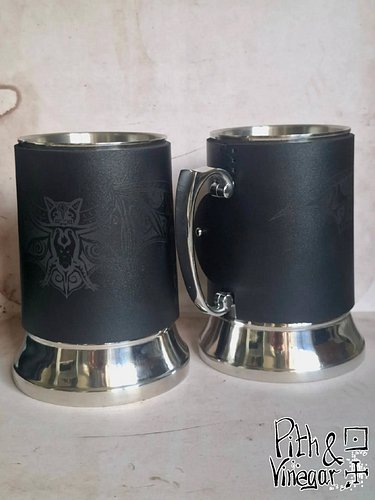 I'm going to be very busy restocking my leather-wrapped tankards ready for @inkandenginesfest this weekend.

Helping to make ...