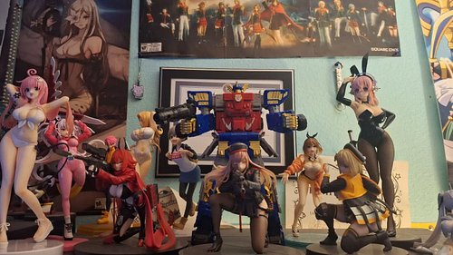 Him? Oh, that's just Optimus Prime and his harem of waifus

#transformers #anime #waifus #nikke #toloveru