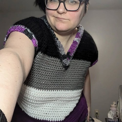 Got a bunch of ends to weave in, but how cute is my little pride vest? So excited! 

#pridemonth #acepride #bigtwistyarn #cro...