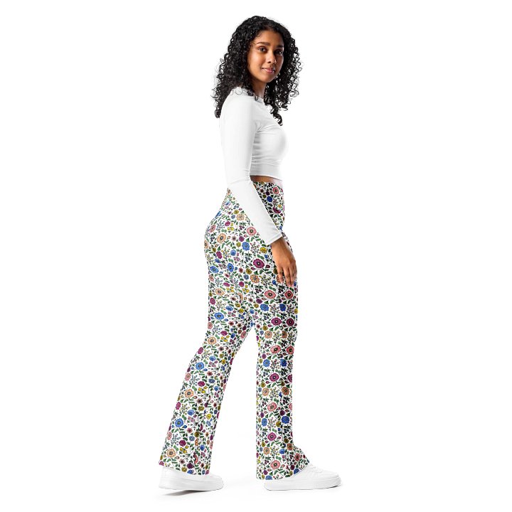 All-Over Print Flare Leggings with Pocket – High-Waisted, Stylish & Comfortable product image (2)