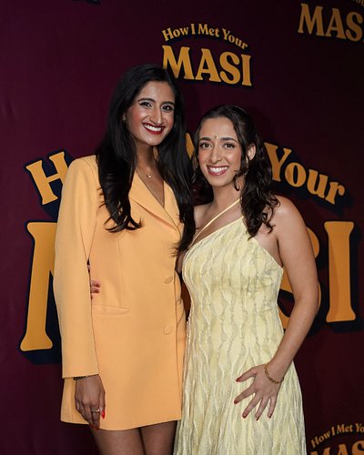New York, Same Show 📺 Shoutout to all the friends and fans who celebrated the NY premiere of @howimetyourmasi with us! We dan...