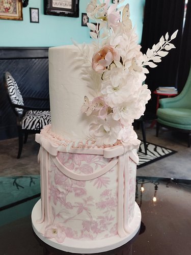 This Pink Toile patterned first birthday theme is so sweet! Open today 10-5 and Saturday 10-3! #cakevixenssta #customcake #pi...