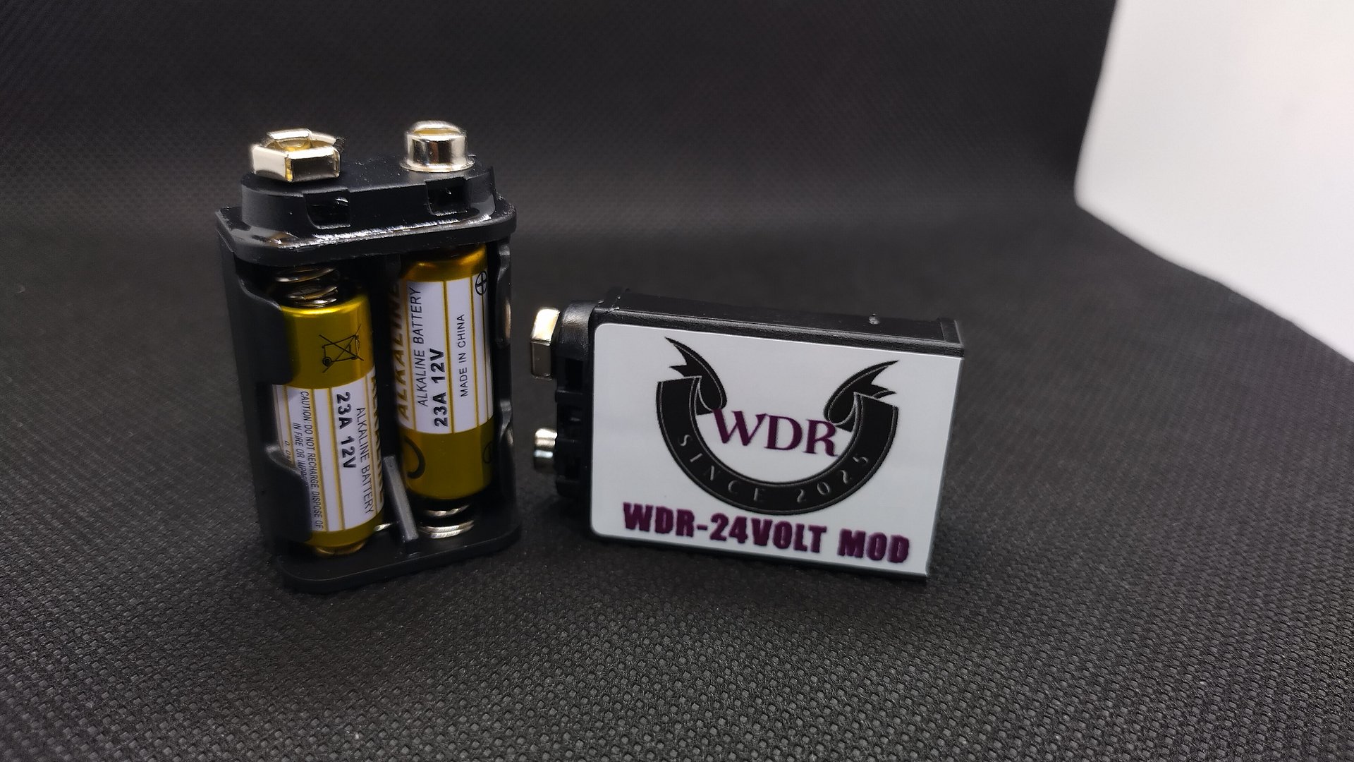 WDR-24Volt-Mod Active Guitar/Bass Booster "Standard" (Guitar Pick & Sticker Bundle) product image (7)