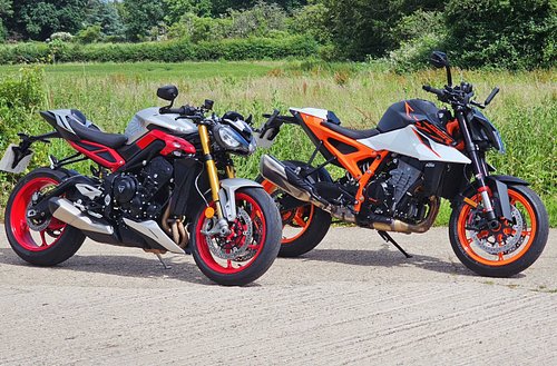 Great fun was had today testing these two little beauties! 😍  KTM 990 Duke R against the Triumph Street Triple RX! Both very ...