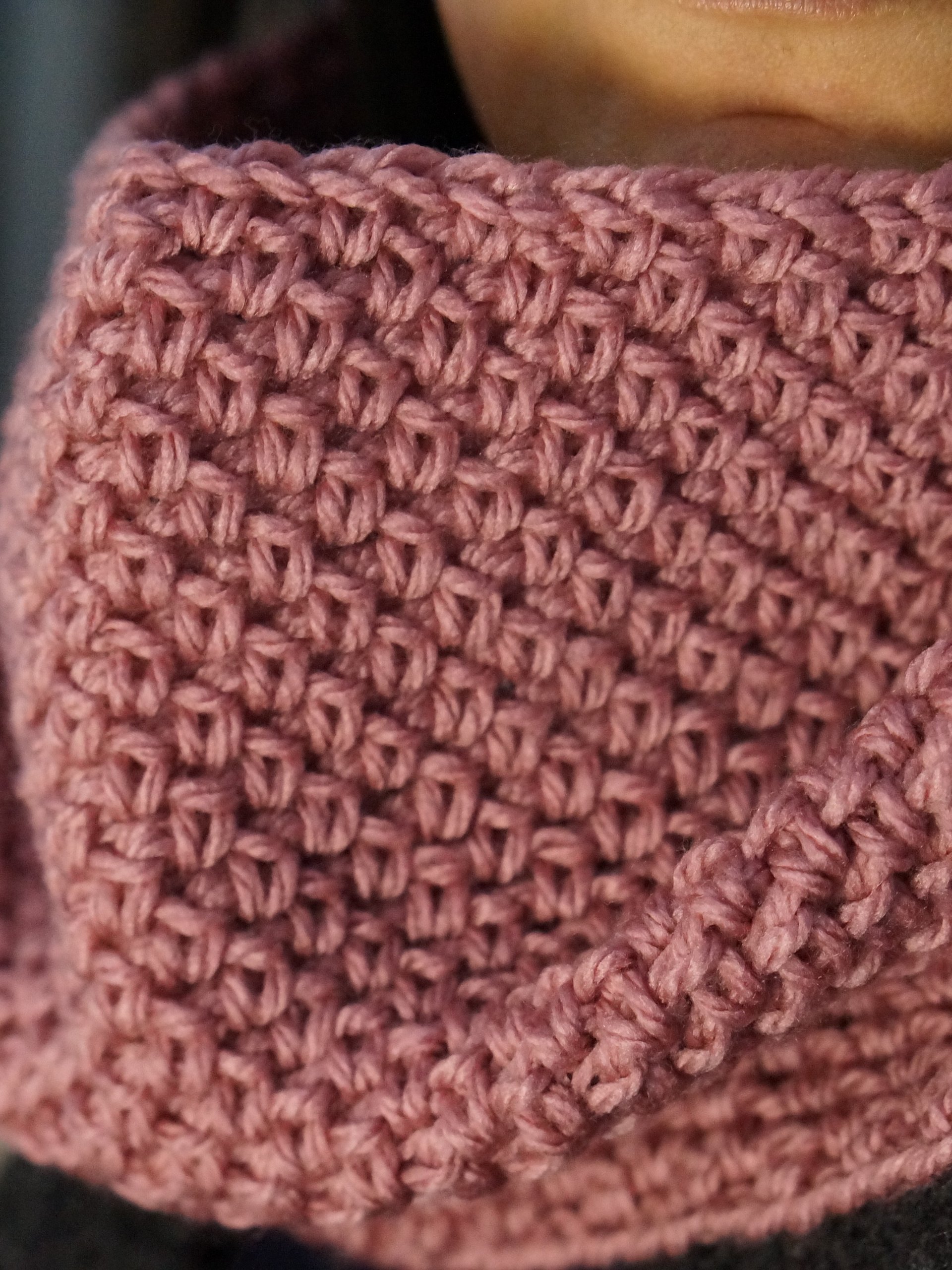 Moss stitch cowl crochet pattern product image (2)