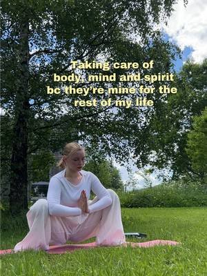 Remember to treat yourself with the kindness you offer others🩷 #yoga #flow #chronicpain #yogateacher #yogaflow 