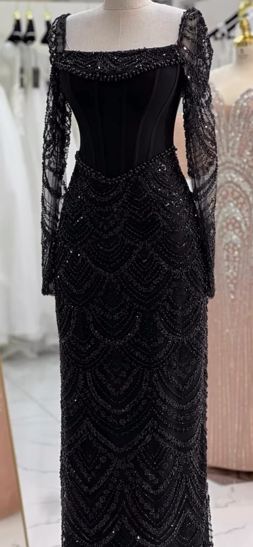 Luxury dress product image (4)