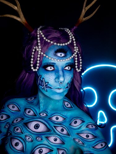 Day 4 | 👁️ Eye Ball Monster 👁️
#31daysofmehronhalloween #mehronmakeup @mehronmakeup 

My community came up with this eye ball...