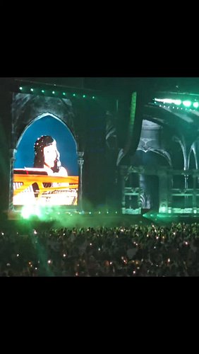 'Edge of Glory' on piano for Mayhem Ball, night 1, Melbourne.
It was magical 💜
#ladygaga #mayhemball #live