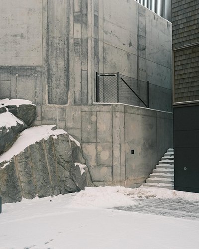 Béton brut
.
.
#softminimalism #portra400 #landscapearchitecture #35mm #architecturephotographer #fujifilm #fujifilmx100vshoo...