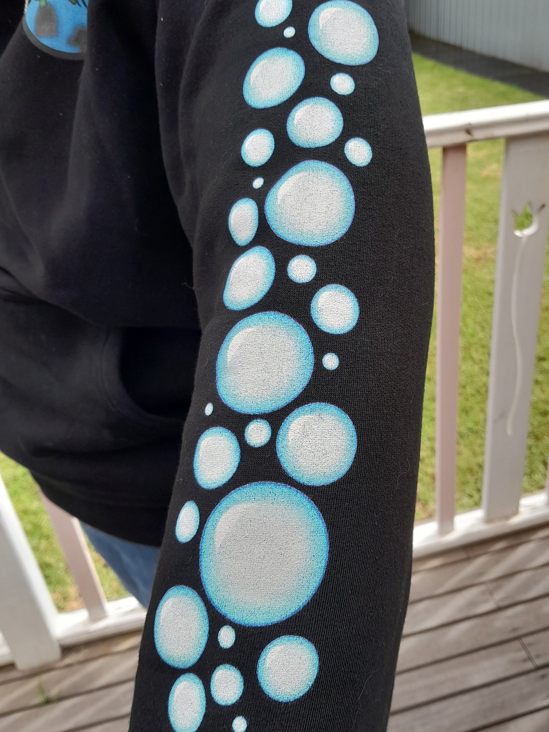Bubbles - Pull-Over Hoodie product image (19)