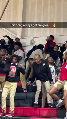 (SOUND UP) song sets the club off period baby 🔥🔥🔥🔥🔥

Audio: “Rock Lobster” by The B-52s (@theb52sband)

Video: @dj_kicks