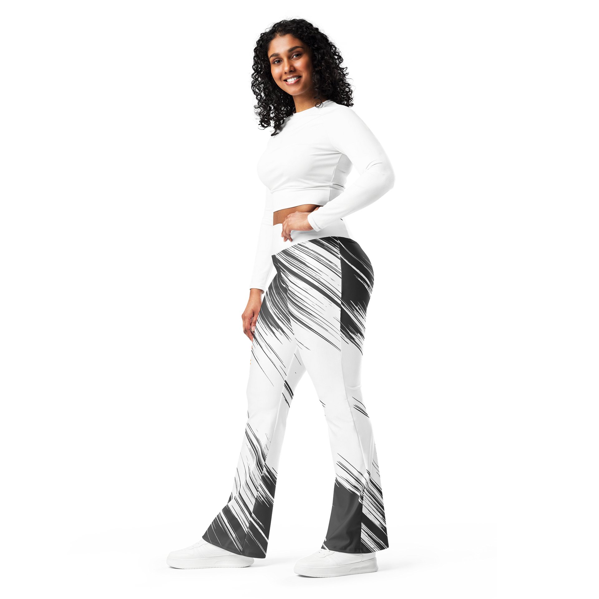 The "Constancia" Flare Leggings Black and White product image (6)