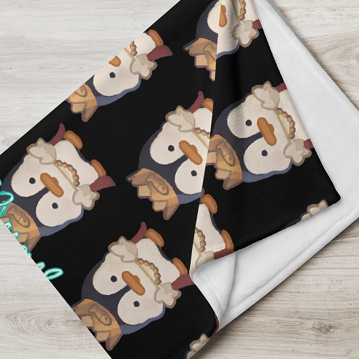 Black Queen Throw Blanket product image (2)