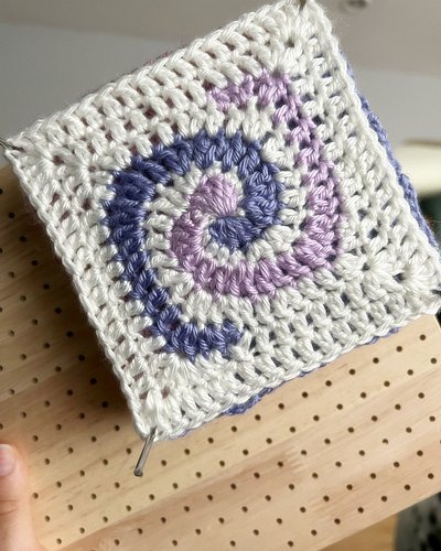 Tried a #pinwheel style last night, it’s not my favorite, but I have a different pinwheel square saved to try instead! It wil...