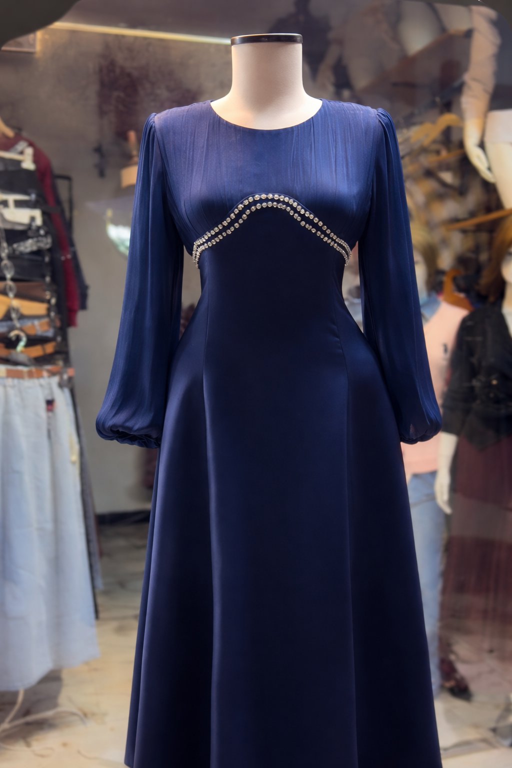 Luxury dress product image (4)