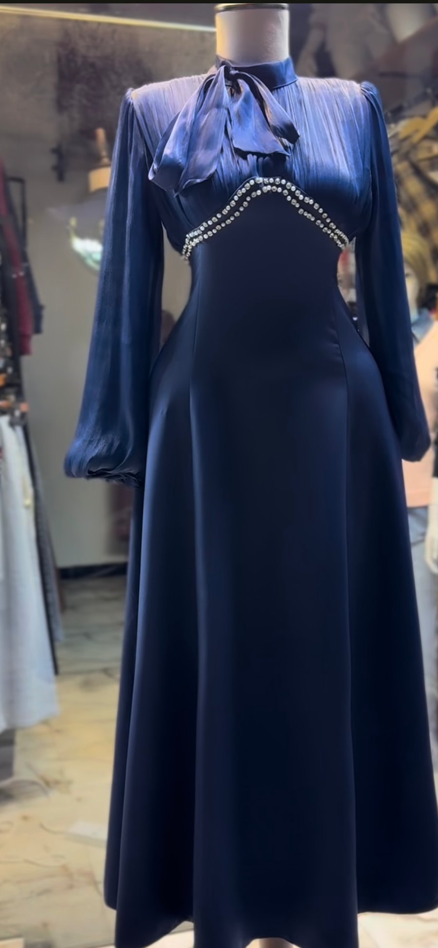 Luxury dress product image (9)