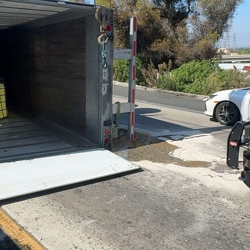 Taking care of business 💣💣 605 transition to the 60 west, 42,000lbs of totes. Sticky af 😂