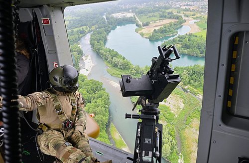 FN MAG58 à bord d'un Caïman NH90 au dessus de la région de Pau 

#MAG58 #alat