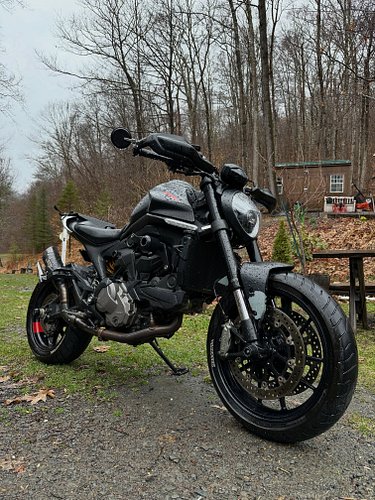 pure joy bottled up in a motorcycle form #ducati #ducatimonster #monster937 #v2 #motorcycles