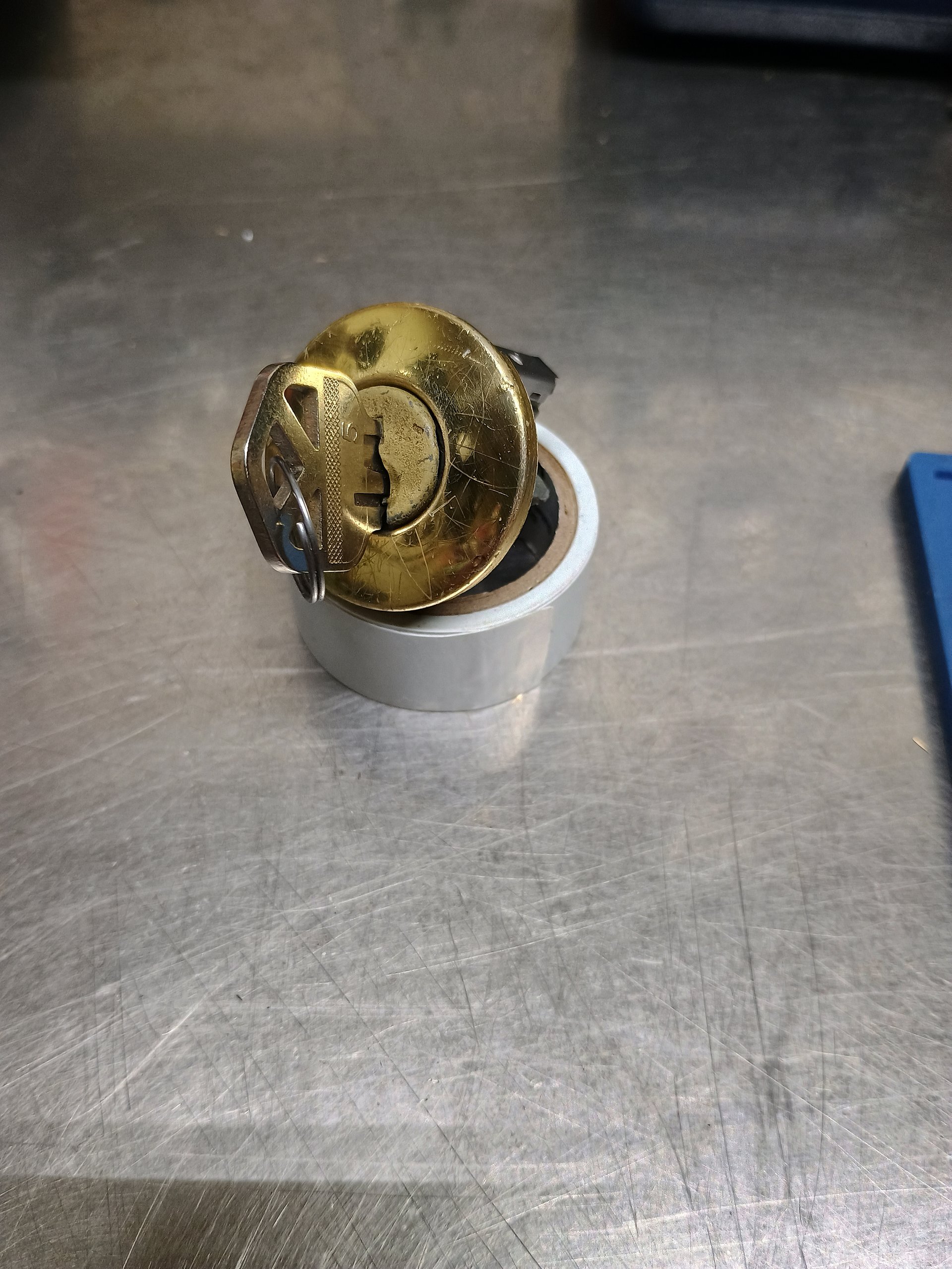1 random used lock cylinder with key product image (1)