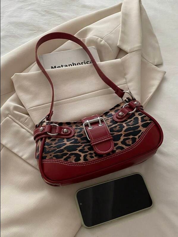 Medium Baguette Bag with Buckle Closure | ADLEST product image (3)