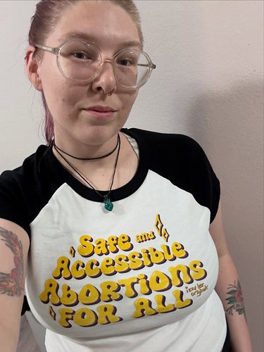 Hot people help fund abortion access + fight to keep it safe + accessible for all folks 🖤
Check out my site (🔗 in bio) for on...