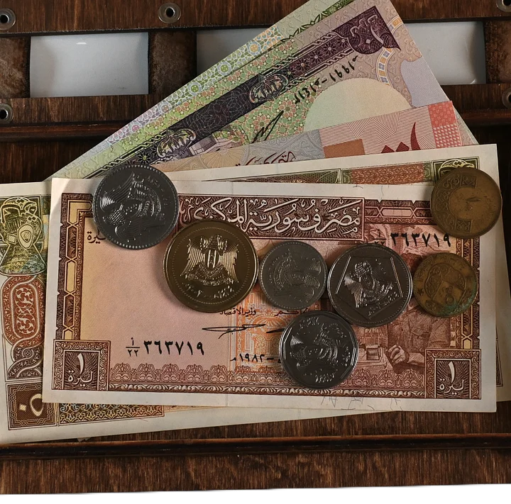 صندوق تذكاري من العملات السورية القديمة product image (1)