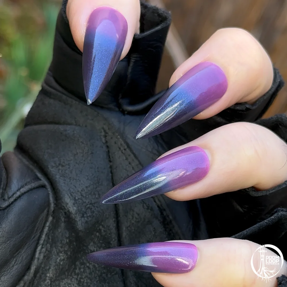 THE STRINGS - Black Navy Magenta Thermal Shimmer Nail Polish product image (7)