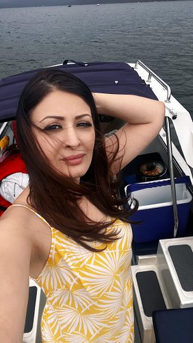 دل‌سپردن به دریاچه، وقتی آفتاب پشت ابرا قایم شده و نسیم خنک روی آب می‌وزه… ☁️⛵
چقدر خوبه که وسط شلوغی‌های زندگی، حس دست‌نخورد...