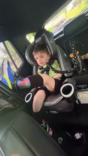 A crazy few days of Harrison teaching himself to barefoot walk and a quick trip to Greenville to pick up his new back brace!
...