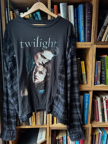 Today’s batch of shirts 🐛

__________
#twilight #titsoak #kikisdeliveryservice #studioghibli #upcycle