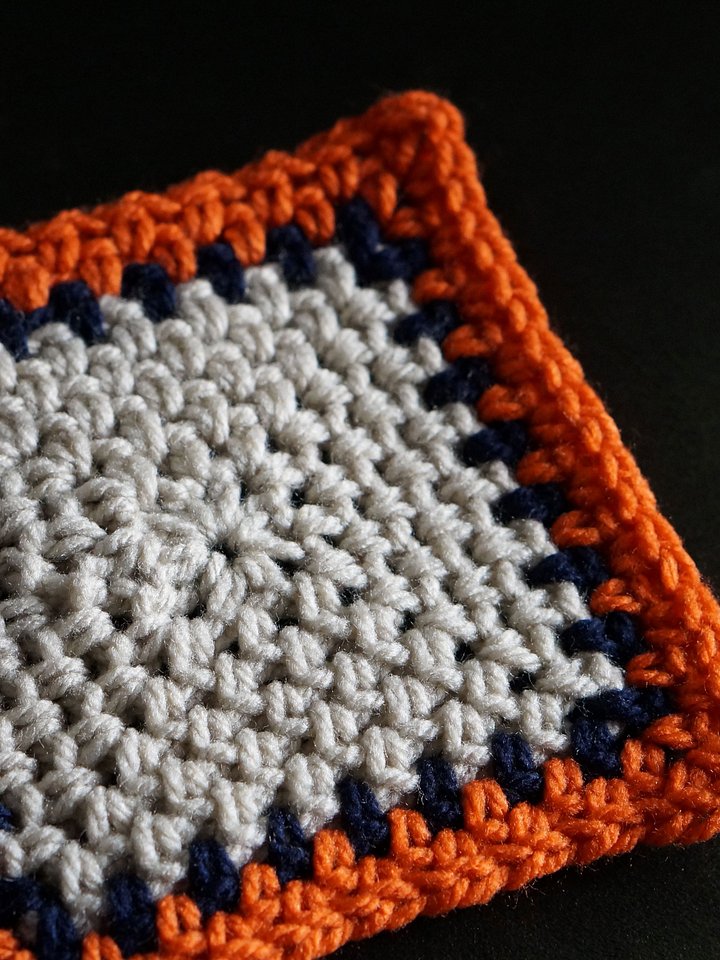 Moss stitch granny square product image (1)