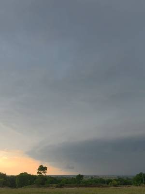 crazy beautiful #supercell ongoing over Ninnekah, Oklahoma. may 8th 730pm cdt. #stormchasing #okwx #storm #thunderstorm 