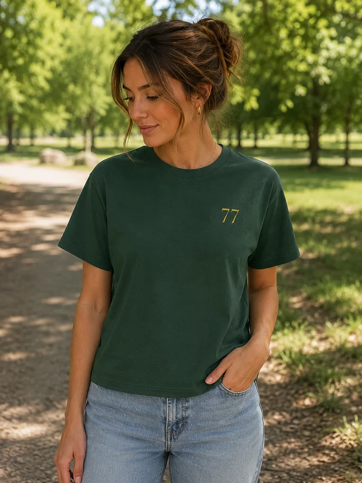INFP Women's T-Shirt – The Mediator | Minimalist MBTI Tee | 77Scenarios product image (32)