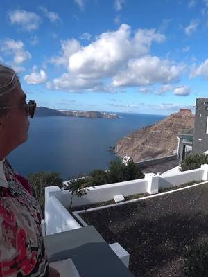📍 Grécia 😍🤩💙🇬🇷 #AlmasAdventures  🌏🧑‍🤝‍🧑🎒 Deixámos Portugal 🇵🇹, passámos pela Grécia e Turquia… e agora estamos no Vietnam a viver esta vida de mochila às costas, com orçamento apertado, muitas aventuras, alguns percalços e histórias bem reais pelo caminho 🎒✈️🔥 Somos um casal de viajantes a tempo inteiro — mostramos tudo como é: o bonito, o difícil, o inesperado — sempre sem filtros e com muita paixão por explorar 🌅📹 E agora fica a pergunta… qual será o próximo destino? 👀🌏 Vem viajar connosco — segue o canal e acompanha cada passo desta jornada maluca e inspiradora! 🚀❤️ #AlmasAdventures #ViagemEmCasal #NomadasDigitais #Mochileiros #ViagemLowCost