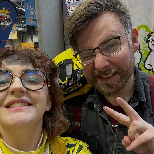 YARU met Tomska @megaconlive 
@darksquidge #yarucar #boonboomger #boonyellow #megacon