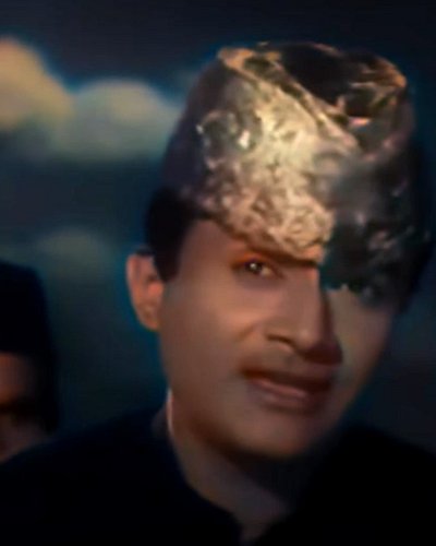 Kahin Bekhayal Hokar | COLORIZED IN HD by Cinema Forge Ai 🎩✨

“Kahin bekhayaal hokar yunhi chhoo liya kisi ne...

Kayi khwaab...