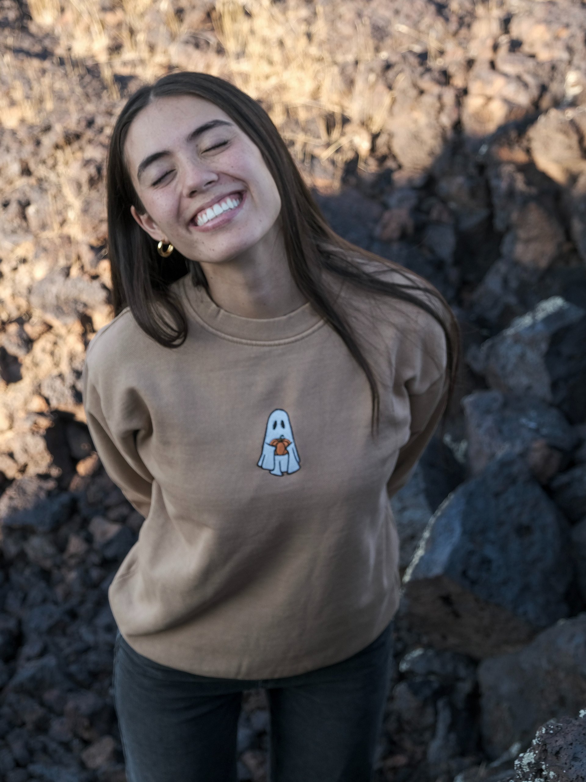 Ghost Holding Pumpkin Sweatshirt product image (3)