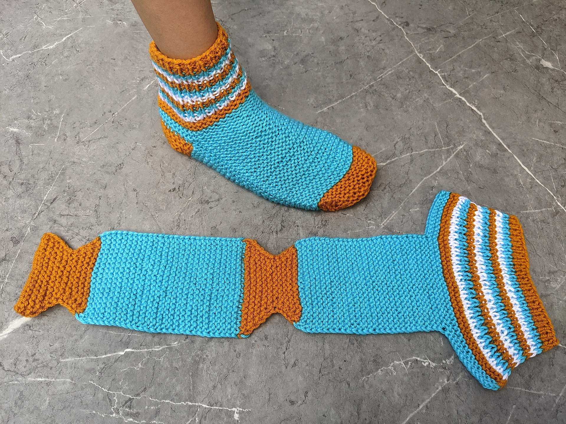 Flat Knit Two-Needles Slipper Socks Pattern product image (3)